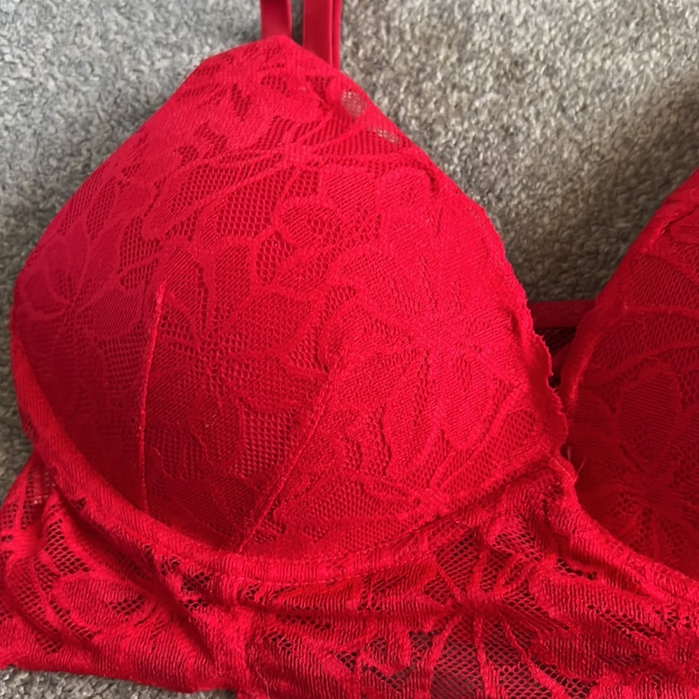 PINK push-up red lace bralette - Picture 2 of 4